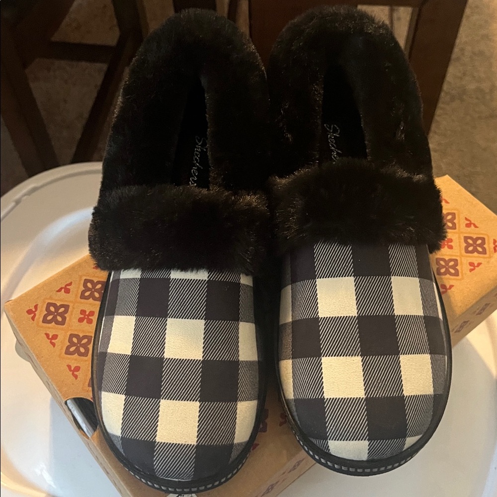 Skechers Plush Black Slippers